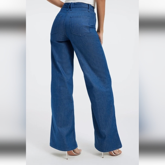 Good American Good Skate TrueBlue001 High Rise Wide Flare Leg Jeans, Size 10/30 - Picture 3 of 17
